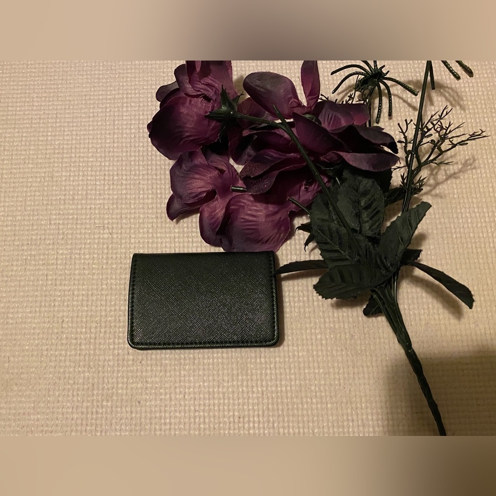 A metal & magnetic cardholder.